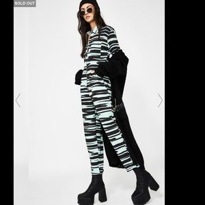 NWT MOVING SALE
BRUSHSTROKE PRINT JUMPSUIT